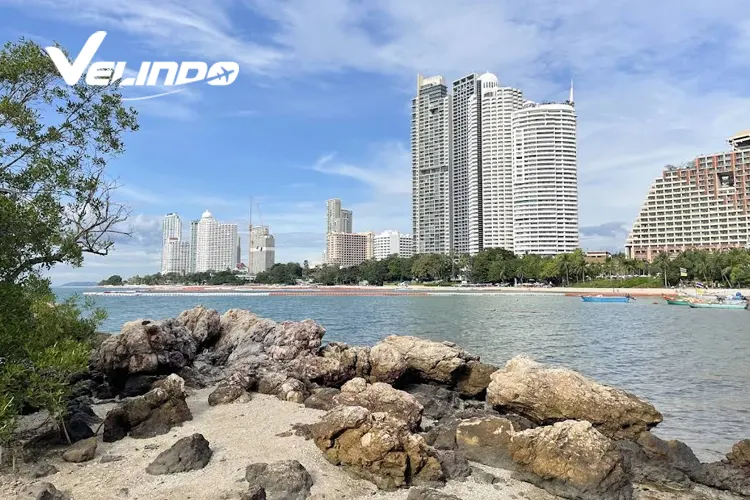 tempat wisata di pattaya wong amat beach