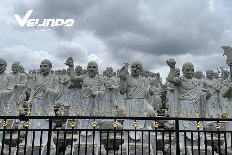 tempat wisata di bintan Vihara Patung 100 Wajah